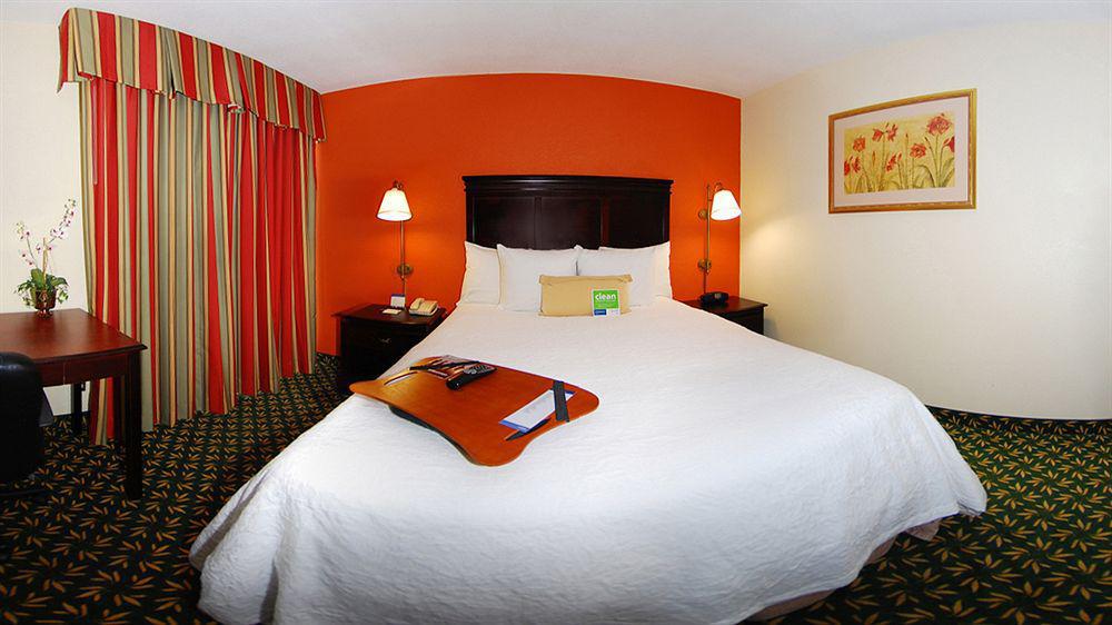Home 2 By Hilton Dfw Airport South酒店
