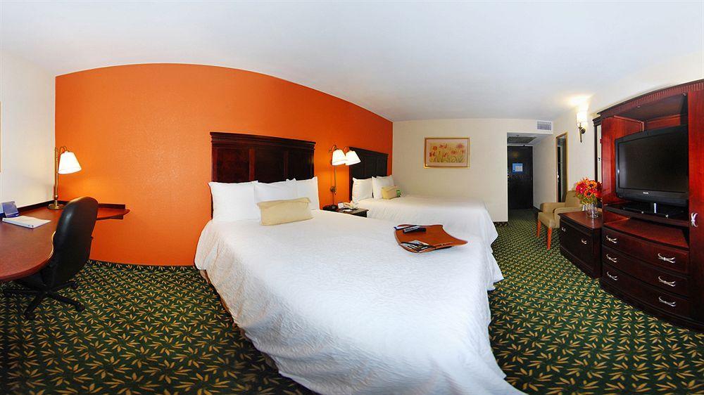 Home 2 By Hilton Dfw Airport South酒店